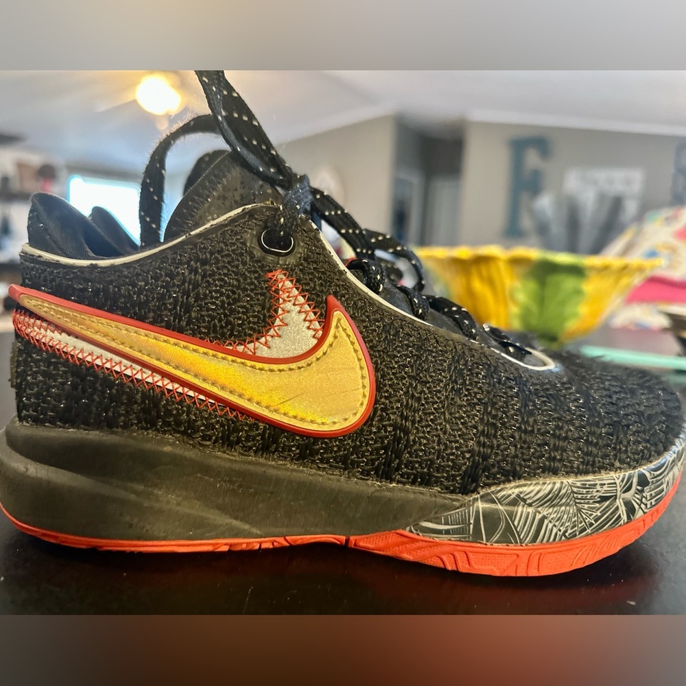 Boys basketball shoes